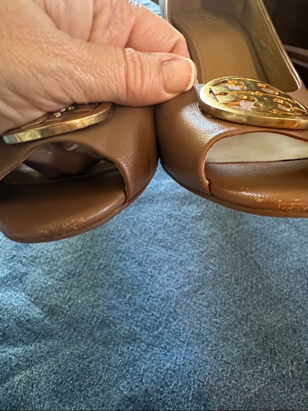 Tory Burch Tan Brown Leather Peep-Toe Pumps with Gold Logo Medallion size 10 - Picture 6 of 7